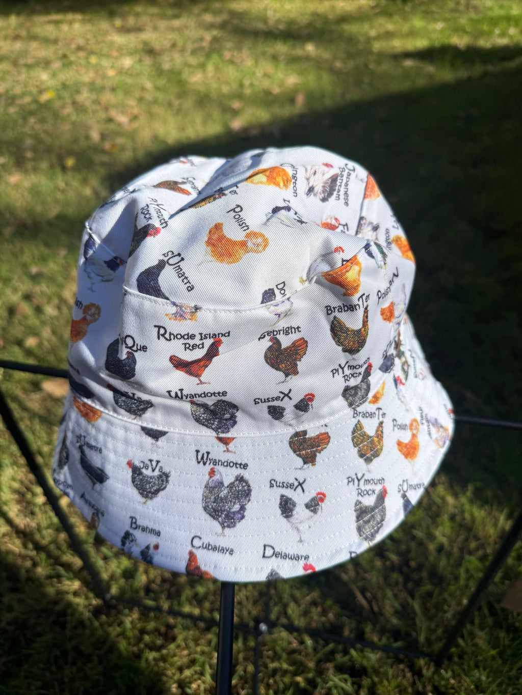 Bucket hat: double-sided, reversible - 'The Chickens of the World' - different breeds of chickens