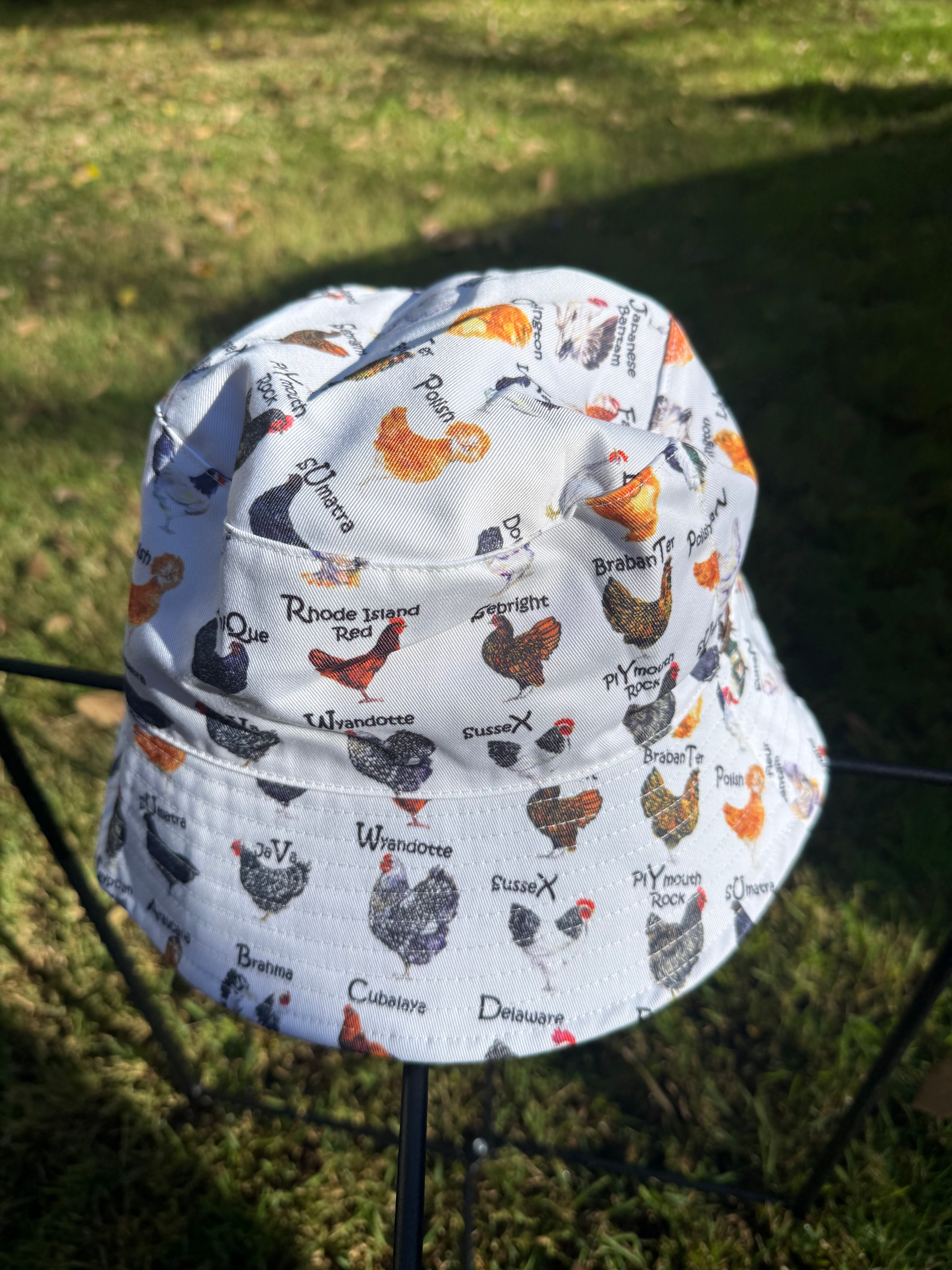 Bucket hat: double-sided, reversible - 'The Chickens of the World' - different breeds of chickens